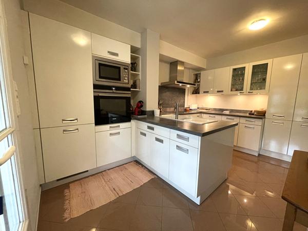 Maison individuelle 8 pièces 250 m² sur sous-sol total à Lésigny