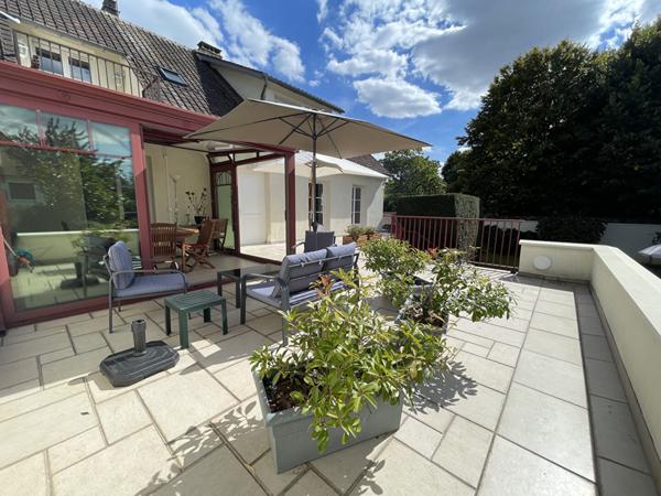 Maison individuelle 8 pièces 250 m² sur sous-sol total à Lésigny