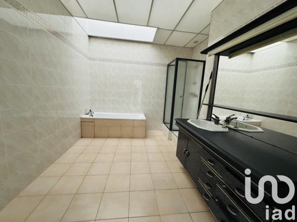 Maison à vendre 8 pièces 263 m² Décines-Charpieu