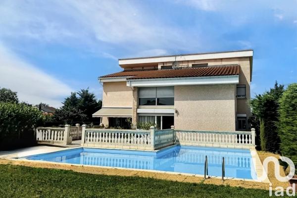 Maison à vendre 8 pièces 263 m² Décines-Charpieu