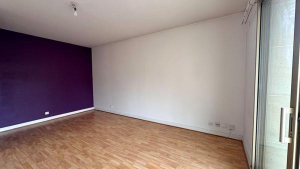 CENTRE VILLE LE PERREUX - DEUX PIECES 43m² avec terrasse