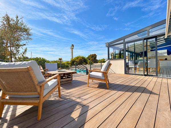 Maison
         7 pièces
        - 214 m² 999 000 € *