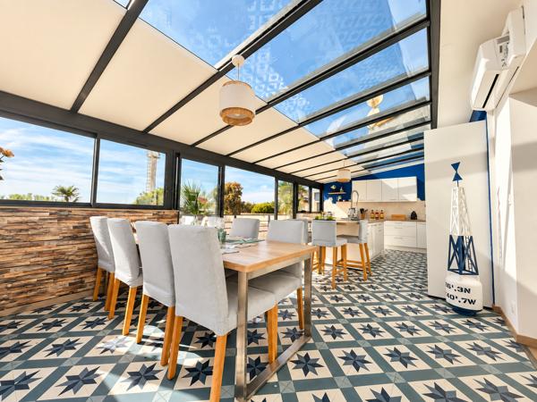 Maison
         7 pièces
        - 214 m² 999 000 € *