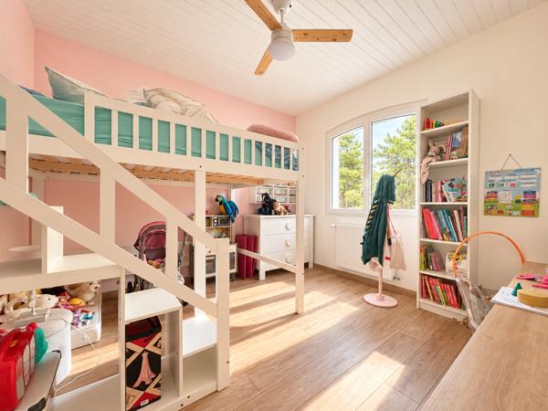 Maison
         7 pièces
        - 214 m² 999 000 € *