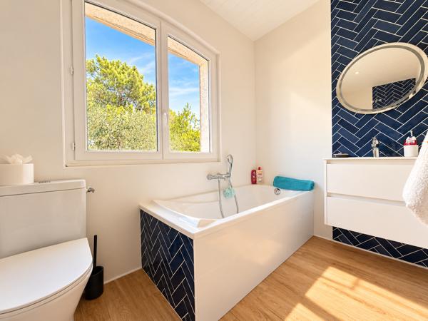 Maison
         7 pièces
        - 214 m² 999 000 € *