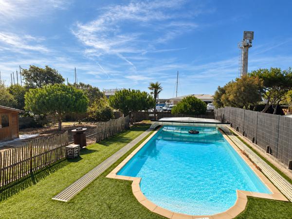 Maison
         7 pièces
        - 214 m² 999 000 € *