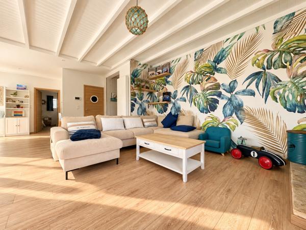 Maison
         7 pièces
        - 214 m² 999 000 € *