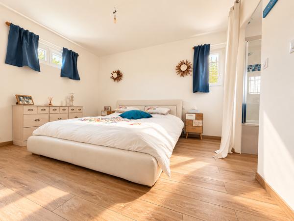 Maison
         7 pièces
        - 214 m² 999 000 € *