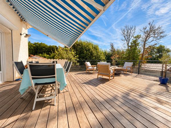 Maison
         7 pièces
        - 214 m² 999 000 € *