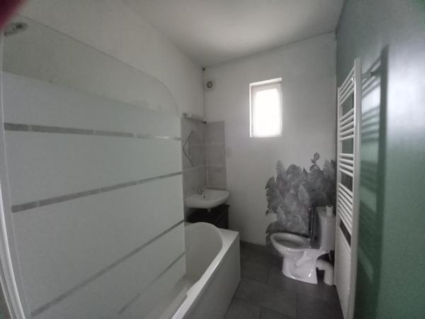 Maison semi-individuelle 3 chambres garage et jardin