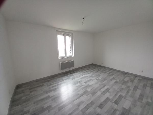 Maison semi-individuelle 3 chambres garage et jardin