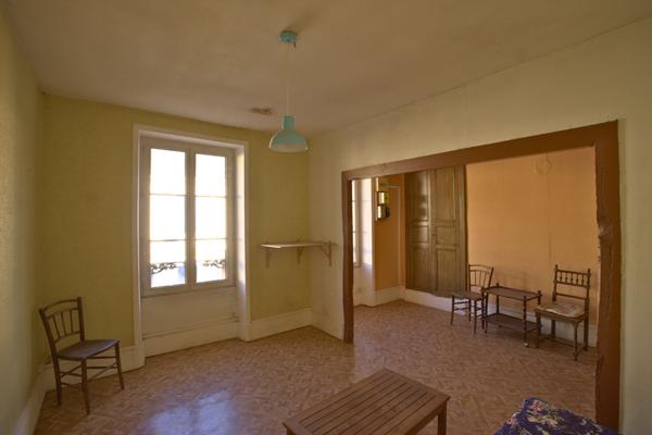 Maison Premery 90 m2, local commercial, investissement, premier achat, cour interieure