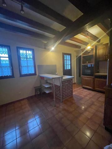 À vendre - Maison traditionnelle, 8 pièces située à Saint-Avertin (37550)