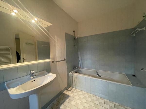 À vendre - Maison traditionnelle, 8 pièces située à Saint-Avertin (37550)