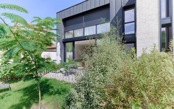 Maison à vendre    8 pièces • 267,74 m2 Vanves