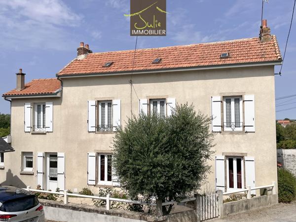 BRESSUIRE - Maison de ville avec garage sur 630m² de terrain. 3 ch