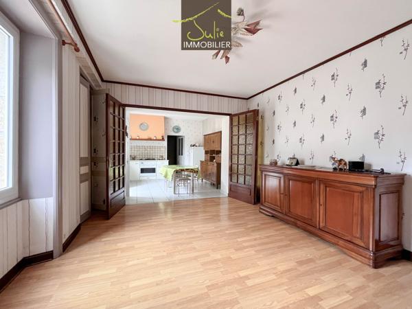 BRESSUIRE - Maison de ville avec garage sur 630m² de terrain. 3 ch