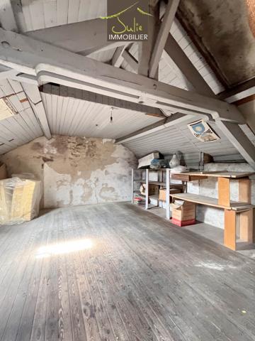 BRESSUIRE - Maison de ville avec garage sur 630m² de terrain. 3 ch