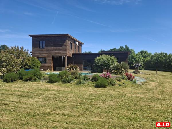 MAISON OSSATURE BOIS STYLE ARCHITECTE AVEC PISCINE