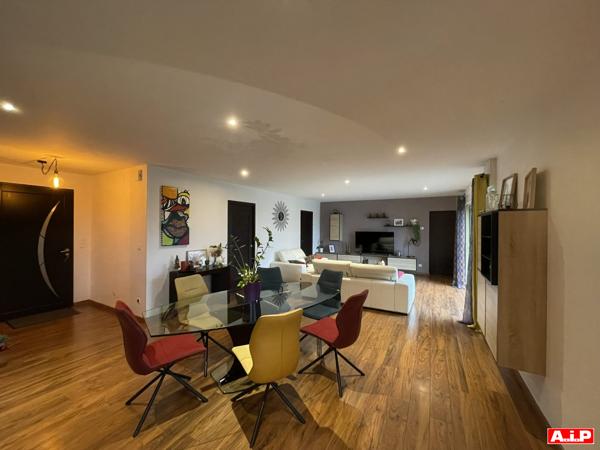 MAISON OSSATURE BOIS STYLE ARCHITECTE AVEC PISCINE