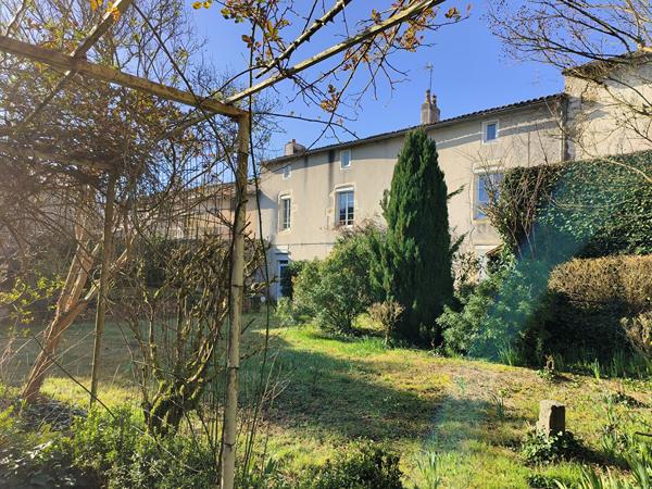 Grande maison de caractère, La mothe st heray 79800