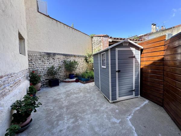 Grenade Appartement T3  avec cour de plain pied