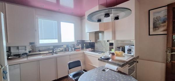 Vendre à Bourg-en-Bresse quartier Convert Maison d'une surface de 195m² , cuisine, 5 Chambres , piscine,  garages ,