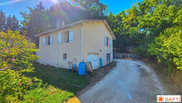 Maison avec terrain arboré de 1 180 m² et garage