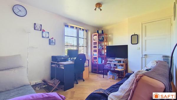 Maison avec terrain arboré de 1 180 m² et garage