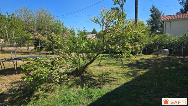 Maison avec terrain arboré de 1 180 m² et garage