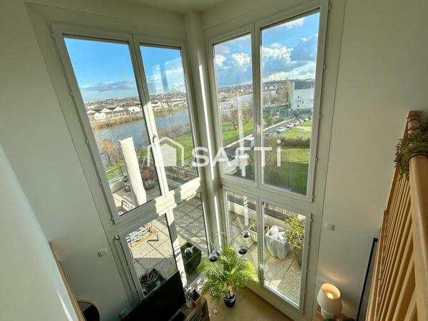 VUE INCROYABLE SUR LA SEINE DEPUIS CE DUPLEX