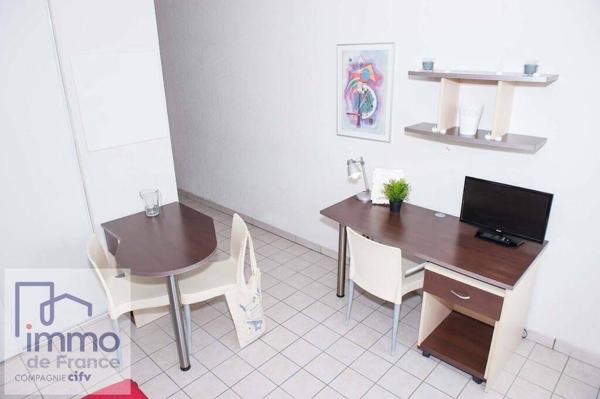 STUDIO MEUBLÉ LOUÉ (BAIL COMMERCIAL)