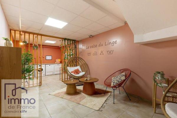 STUDIO MEUBLÉ LOUÉ (BAIL COMMERCIAL)