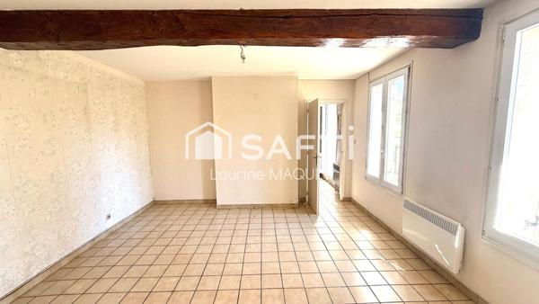 Maison en pierre disposant d'une grange attenante