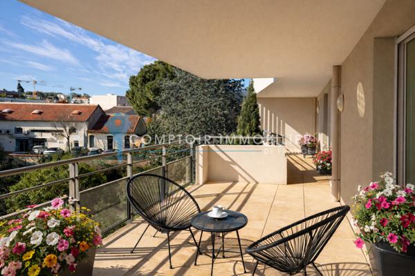 Appartement
                                                                                                                                                                                                                                                                                                                        5 pièce(s)                                                                                                                                                                                                          3 chambre(s)                                                                                                                                                                                                          152.44  m²