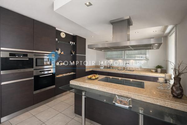Appartement
                                                                                                                                                                                                                                                                                                                        5 pièce(s)                                                                                                                                                                                                          3 chambre(s)                                                                                                                                                                                                          152.44  m²