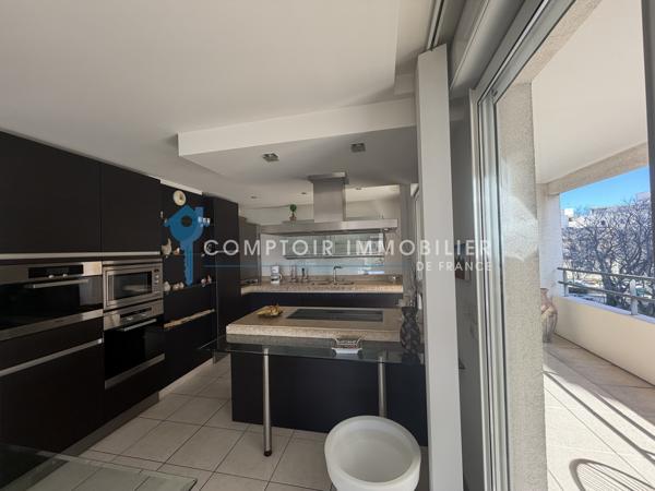 Appartement
                                                                                                                                                                                                                                                                                                                        5 pièce(s)                                                                                                                                                                                                          3 chambre(s)                                                                                                                                                                                                          152.44  m²