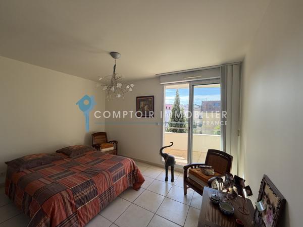 Appartement
                                                                                                                                                                                                                                                                                                                        5 pièce(s)                                                                                                                                                                                                          3 chambre(s)                                                                                                                                                                                                          152.44  m²
