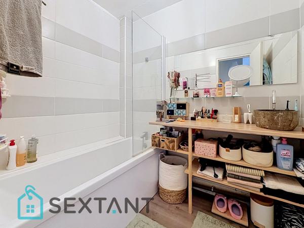 Appartement 70 m2 deux chambres et parking.