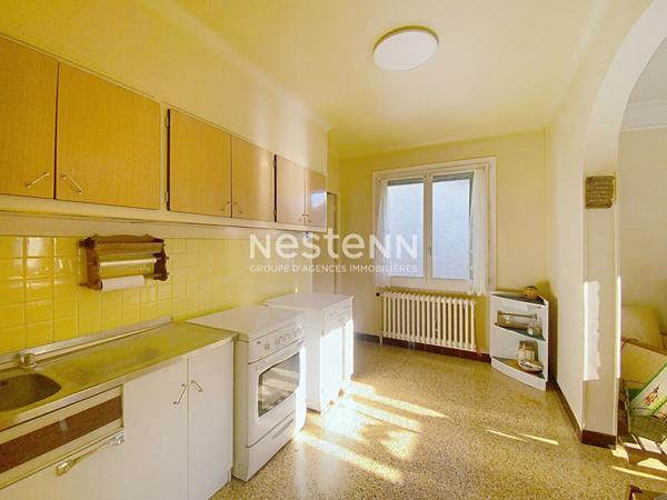 Maison 96 m2 sur 475 m² de parcelle sur Villelaure avec 4 chambres véranda nombreuses dépendances