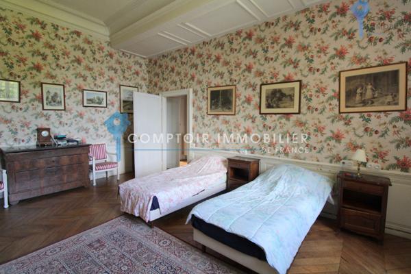 Château 20 pièce(s) 15 chambre(s) 1900 m²
