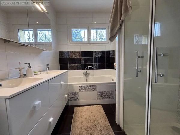 Vente                                                      Maison
                        
                     5 pièces                      120 m2                     à Marmande