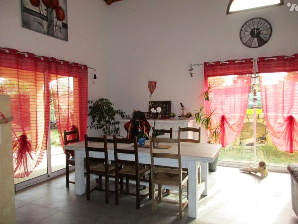 A 5mn de BOEN, située dans un endroit calme, villa des années 2007 de plain-pied sur 1330m² de ter.