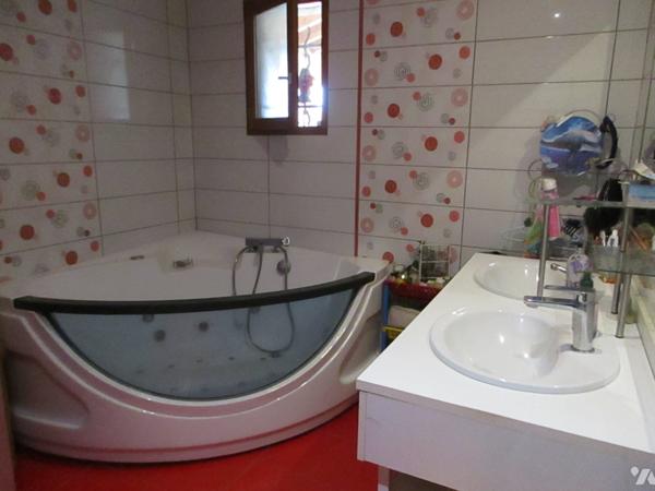 A 5mn de BOEN, située dans un endroit calme, villa des années 2007 de plain-pied sur 1330m² de ter.