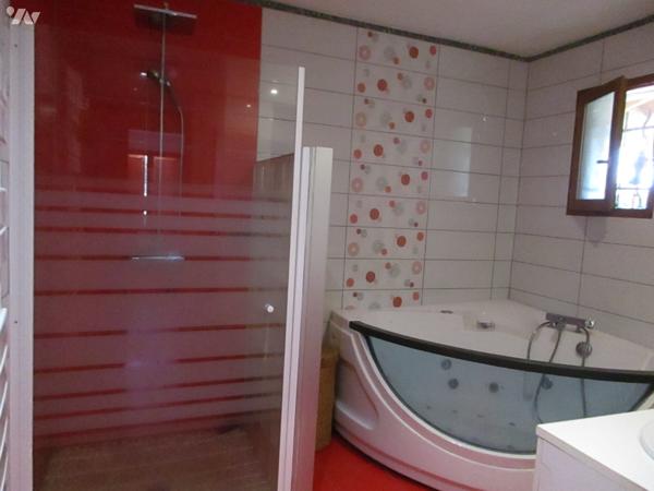 A 5mn de BOEN, située dans un endroit calme, villa des années 2007 de plain-pied sur 1330m² de ter.