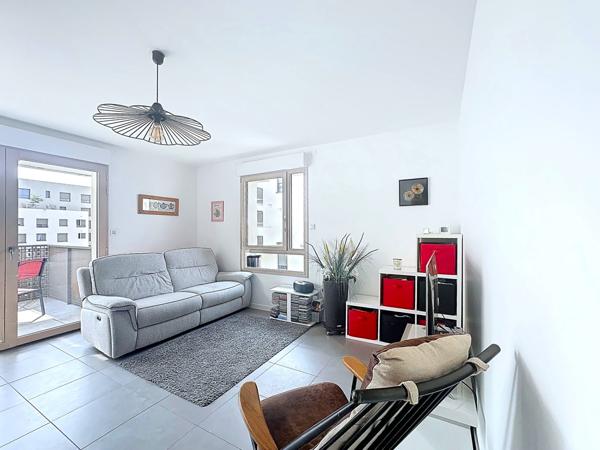 À vendre - T3, 3 pièces situé à Saint-Priest (69800)