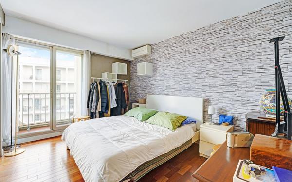 Appartement à vendre    2 pièces • 145,94 m2 Paris 14