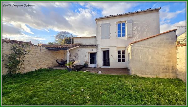 Maison à vendre 5 pièces SAINT JEAN D'ANGELY (17) 3 chambres 1 garage, proche centre ville, sur un terrain d'environ 400m²