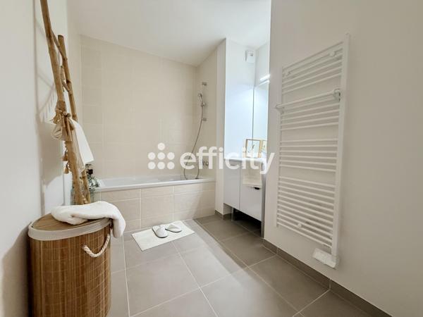 Appartement
         4 pièces
        - 88 m² 312 000 € *