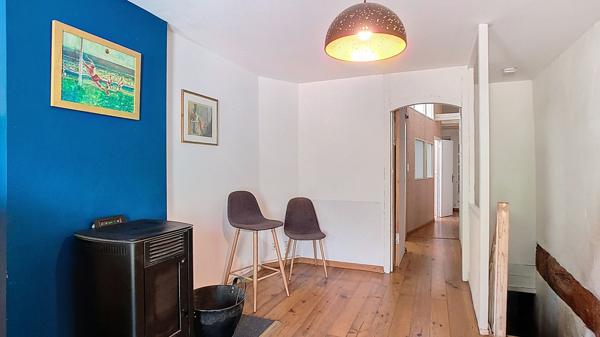 Maison de ville 109 m2, 4 pièces dont 2 chambres, avec jardin et terrasse, proche écoles et commerces à Nérac